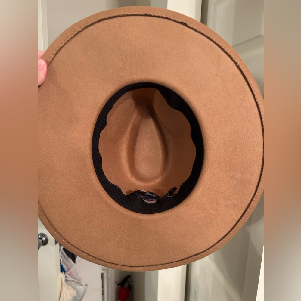 Lulu’s hat - Picture 4 of 4